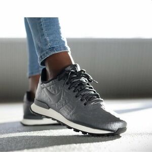Authentic Nike Internationalist JCRD WNTR Women’s Running Shoes 7